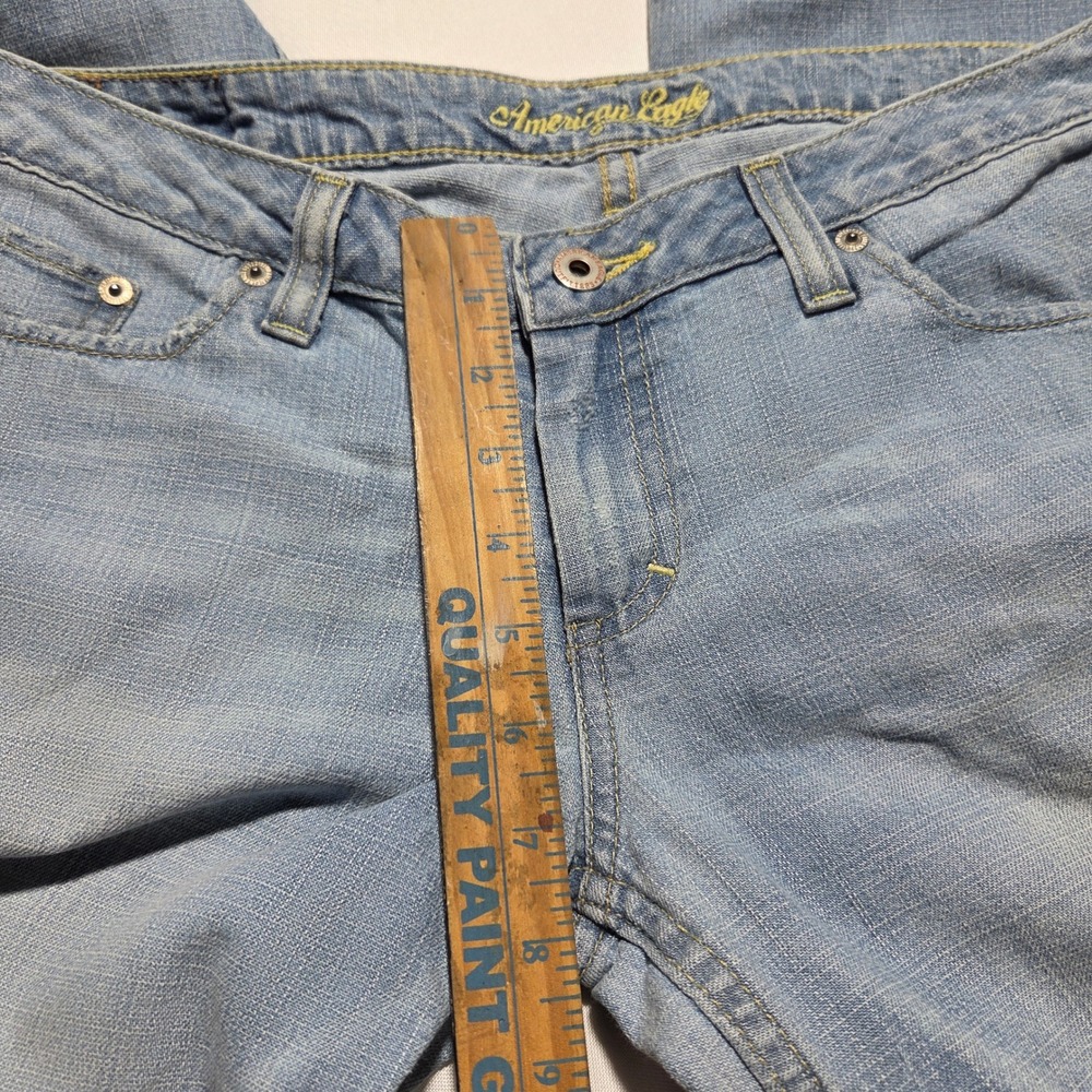 American Eagle Boyfriend Jeans Light Wash Distressed Denim Size 8 Classic Fit - Picture 7 of 8